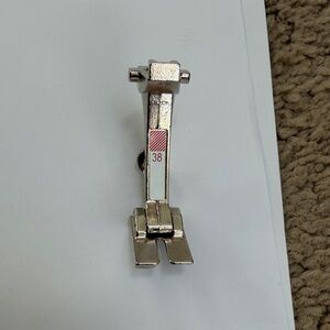 Bernina # 38, Piping Presser Foot